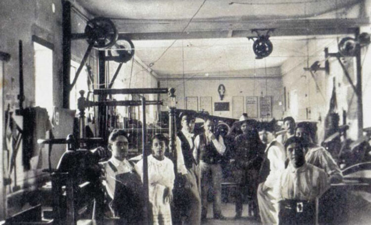 Taller de impresión de Salvador Medina  en 1915.